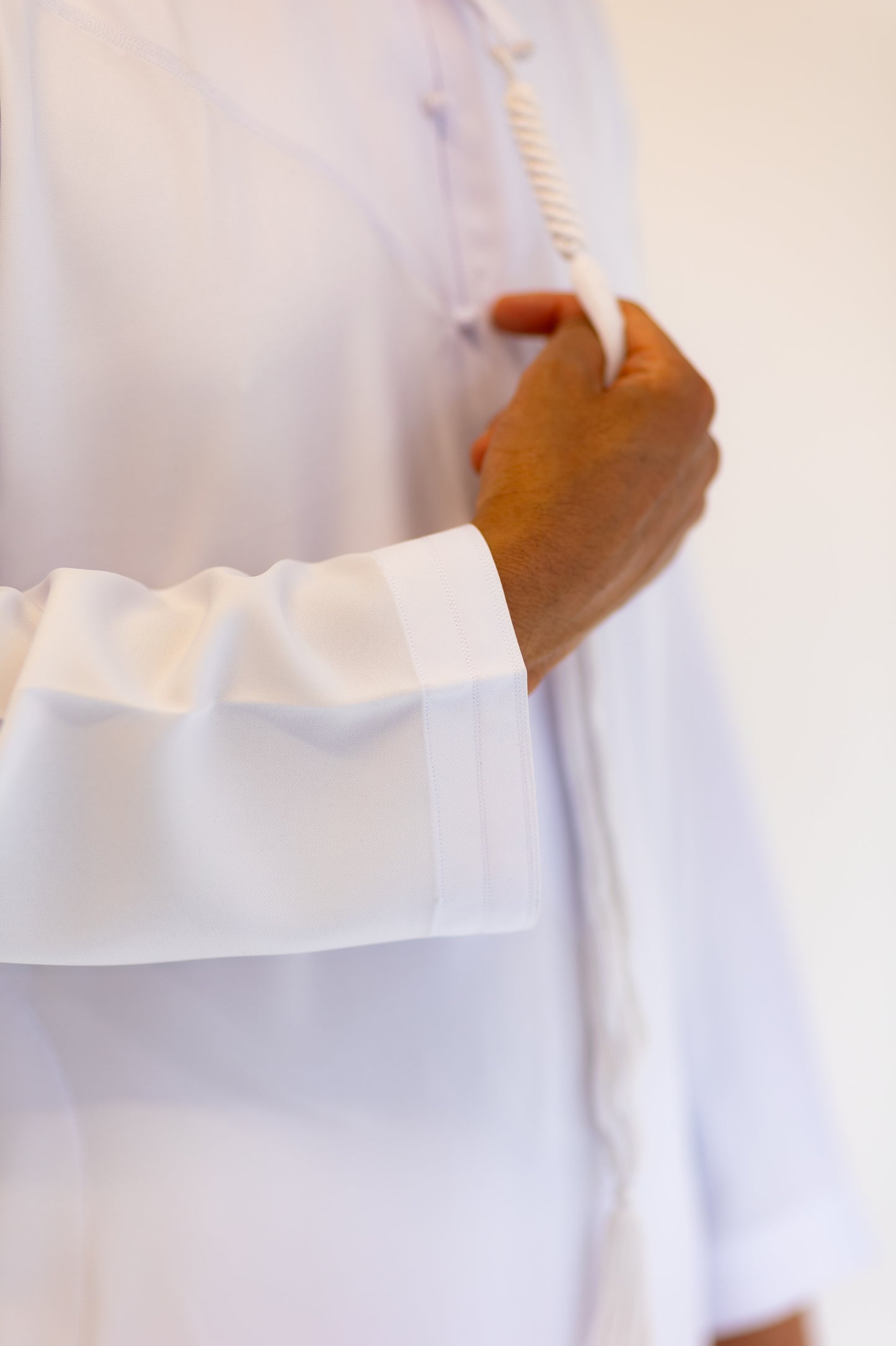 White water resistant Emirati Thobe